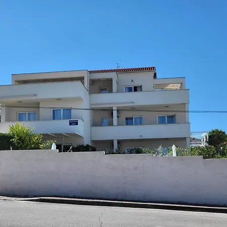 Marti Apartment Murter