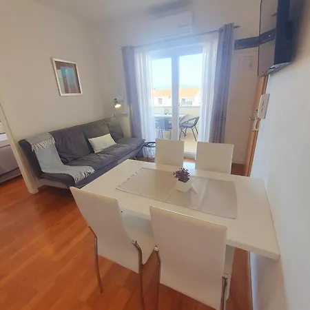 Marti Apartment Murter